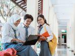 Siswa-SMA-belajar-contoh-soal-Tes-PemahamanBacaan.jpg