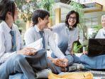 Siswa-SMA-belajar-contoh-soal-Tes-Penalaran-Matematika-SNBT-2023-as.jpg