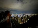 Sky-Terrace-428-Pengunjung-saat-menikmati-Hong.jpg