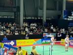 Suasana-GOR-PBSI-Sumut-saat-pertandingan-sesi-sore-Indonesia-Masters-2025.jpg
