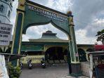 Suasana-Masjid-Lama-Gang-Bengkok-salah-satu-bukti-sejarah-yang-penuh-toleransi.jpg