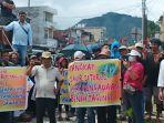 Suasana-demonstrasi-dugaan-korupsi-pengadaan-bibit-jagung-tahun-2021-Senin-2122024.jpg
