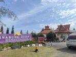 Suasana-di-depan-Hotel-Sinabung-Hills-Berastagi.jpg
