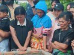 Suasana-ekshumasi-di-areal-makam-Lisna-boru-Manurung-ya-g-berada-di-Desa-Lobu-Tolon.jpg