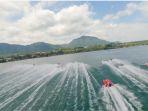 Suasana-even-F1-Powerboat-yang-berlangsung-di-Toba-pada-bulan-Februari-2023.jpg
