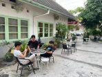 Suasana-ruang-indoor-di-Sekata-Kopi.jpg