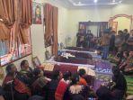 Suasana-rumah-duka-kediaman-Henry-Adi-Tindaon_Sekeluarga-Tewas-Lakalantas-Maut.jpg