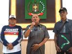 Syah-Afandin-Terima-Atlet-Boomerang.jpg
