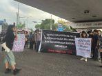 TUNTUT-FADLI-ZON-Aksi-penolakan-dan-menuntut-atas-pernyataan.jpg
