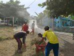 Tahanan-Pendamping-Bersihkan-Lapangan-Bola.jpg