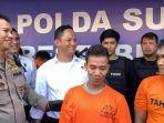 Tampang-kedua-pelaku-Hendry-kiri-Surya-kanan-tampak-tersenyum-menceritakan-kronologi.jpg