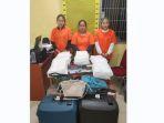 Tampang-tiga-wanita-kurir-sabu-seberat-19-kilogram-yang-ditangkap-petugas-1.jpg