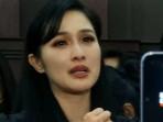 Tangis-pilu-Sandra-Dewi.jpg