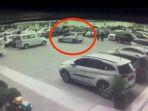 Tangkapan-Layar-CCTV-saat-mobil-milik-korban-di-bawa-kabur-pelaku.jpg