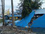 Tembok-Pagar-SMA-Hang-Tuah-Belawan-Roboh-Diterjang-Banjir-Rob.jpg