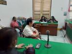 Duduk di Kursi Roda, dr Paulus Terdakwa Perusak Pagar Dituntut 4 Tahun di PN Medan