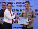 Terima-Penghargaan-Kapolrestabes-Medan.jpg