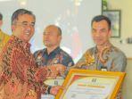 Terima-Penghargaan-dari-Kanwil.jpg