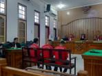Tiga-pelaku-begal-saat-mengikuti-sidang-di-Pengadilan-Negeri-Medan_.jpg