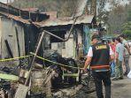Tim-Labfor-Polda-Sumut-lakukan-olah-TKP-di-rumah-Sempurna-Pasaribu-yang-terbakar.jpg
