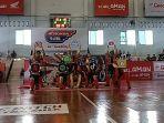 Tim-dance-SMA-Methodist-2-Medan-menampilkan-tema-perubahan-zaman-retro-ke-Gen-Z.jpg