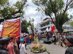 Tumpeng-Raksasa-di-Unjuk-Rasa-BPN-Sumut.jpg