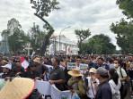 Unjuk-rasa-Tutup-PT-TPL-di-Kantor-Gubernur-Sumut_.jpg