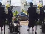 VIRAL-Emak-emak-Rusak-Warkop-Diduga-Ngamuk-Gegara-Mobilnya-Tergores-Karyawan-Lapor-Polisi.jpg