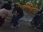 Viral-aksi-emak-emak-mengumpulkan-uang-korbanf.jpg