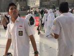 Viral-pria-ini-jalan-jalan-di-Mekkah-pakai-seragam-sekolah.jpg