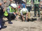 Wali-Kota-Medan-Bobby-Nasution-melakukan-peletakan-batu-pertama-di-Pasar-Tradisional-Akik.jpg