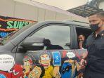 Walikota-Medan-saat-menggunakan-mobil-dinas-mural.jpg