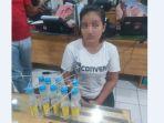 Wanita-penjaga-loket-narkoba-dan-sejumlah-barang-bukti-saat-diamankan-di-Polrestabes-Medan.jpg