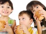 anak-anak-makan-fast-food-f.jpg