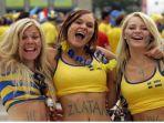 cewek-suporter-bola-swedia-tribunmedan.jpg
