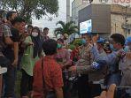 demo-tolak-uu-cipta-kerja-di-tugu-sib.jpg
