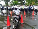 dishub-lakukan-praktek-mengemudi-motor-tribun_20170303_145952.jpg