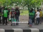 driver-ojol-tewas-di-samping-sepeda-motornya.jpg