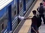 jatuh-ke-kereta-Buenos-Aires.jpg