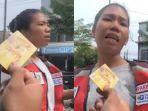 jukir-pakai-atribut-e-parking-tolak-pembayaran-non-tunai.jpg
