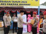 kapolres-peakak-bukyemangati-anggota-dengan-memberikan-bingkisana-uasa.jpg