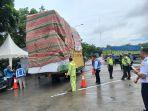 kendaraan-overload-di-Rest-Area-A-Jalan-Tol-Medan-Tebing-Tinggi.jpg