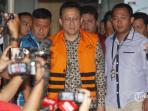 ketua-dpd-ri-irman-gusman-keluar-dari-gedung-kpk_20160918_131821.jpg