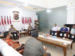 menerima-Panitia-May-Day-di-Lobbi-Adhi-Pradana.jpg