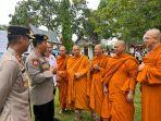 mengamankan-Ibadah-Waisak-Bersama-Umat-Budha.jpg