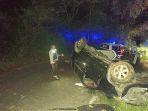 mobil-Toyota-Avanza-BK-1146-ZJ-tergelincir-hingga-terbalik-di-Jalan-Alternatif-Langkat-Karo-df.jpg