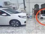 mobil-masuk-masjid-tribunmedan.jpg