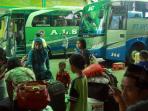 pemudik-mulai-ramai-menumpang-bus-als-medan.jpg