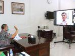 plt-wali-kota-medan-akhyar-dalam-webinar-di-rumah-dinas-wali-kota.jpg