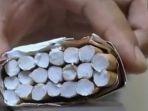 pria-ditangkap-polisi-karena-sebungkus-rokok1.jpg